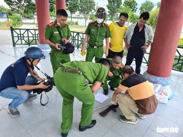 Người vác súng AK cướp tiệm vàng ở Huế là công an trại giam Bình Điền