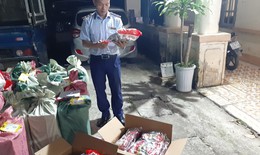 Thu mua chân gà, vịt tẩm ướp ăn liền trôi nổi mang đi tiêu thụ kiếm lời